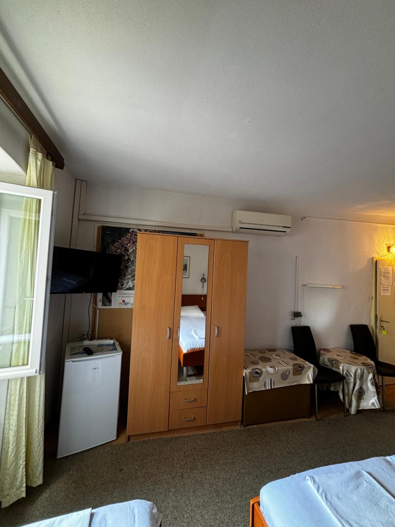 Accommodation Old Town Vitaic กอร์จูลา ภายนอก รูปภาพ